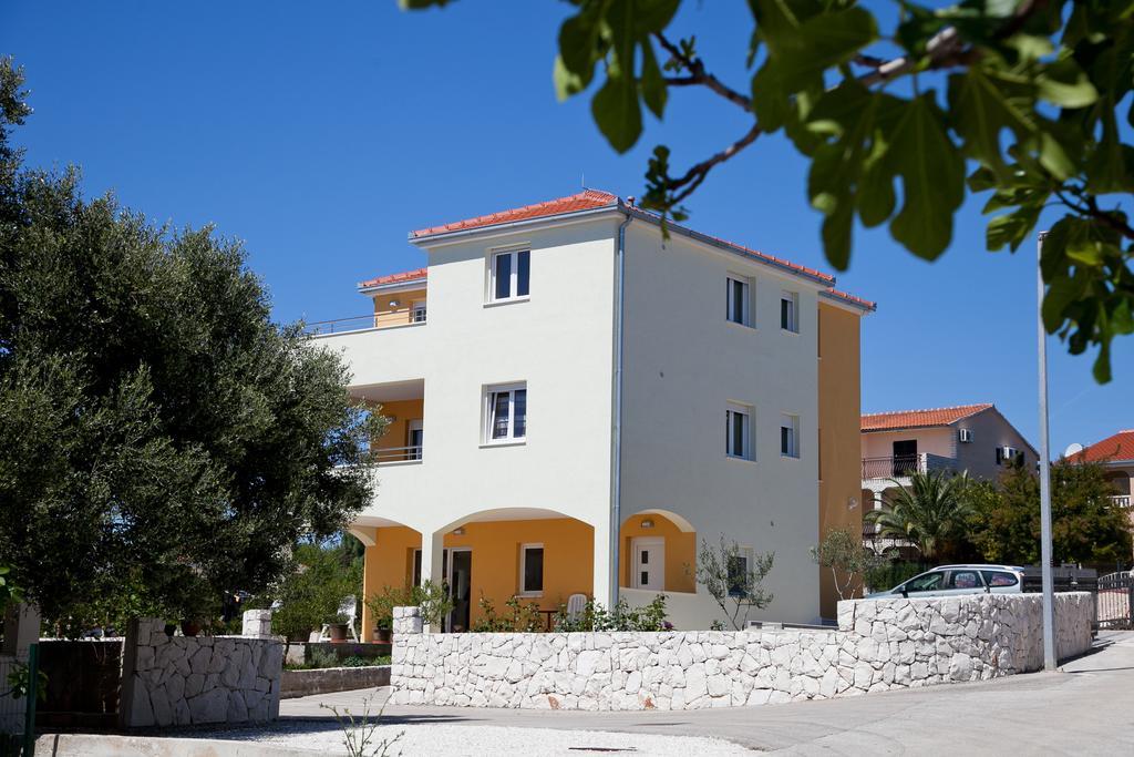 Apartments Medvid Trogir Bagian luar foto