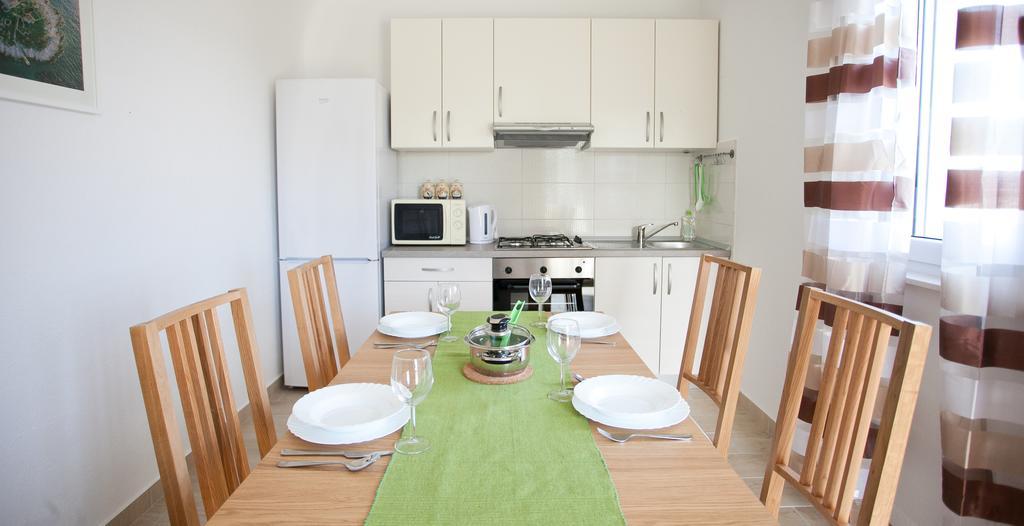 Apartments Medvid Trogir Ruang foto